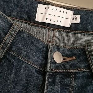 Distressed Kendall + Kylie Skinny Jean - size 26